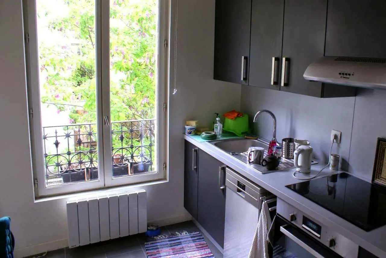 25 Rue Du Telegraphe *